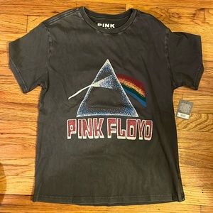 Pink Floyd band tee.